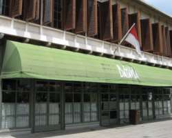 The square also homes to popular restaurants like Café Batavia where you can take some refreshments with delicious snacks on their menu.